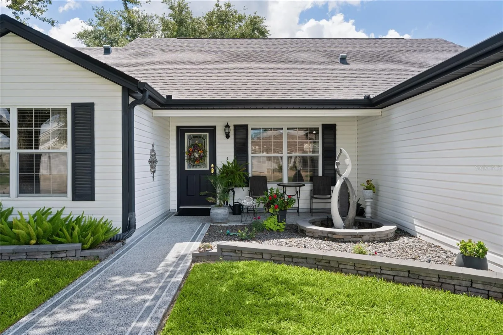 Beautiful fountain area front entrance