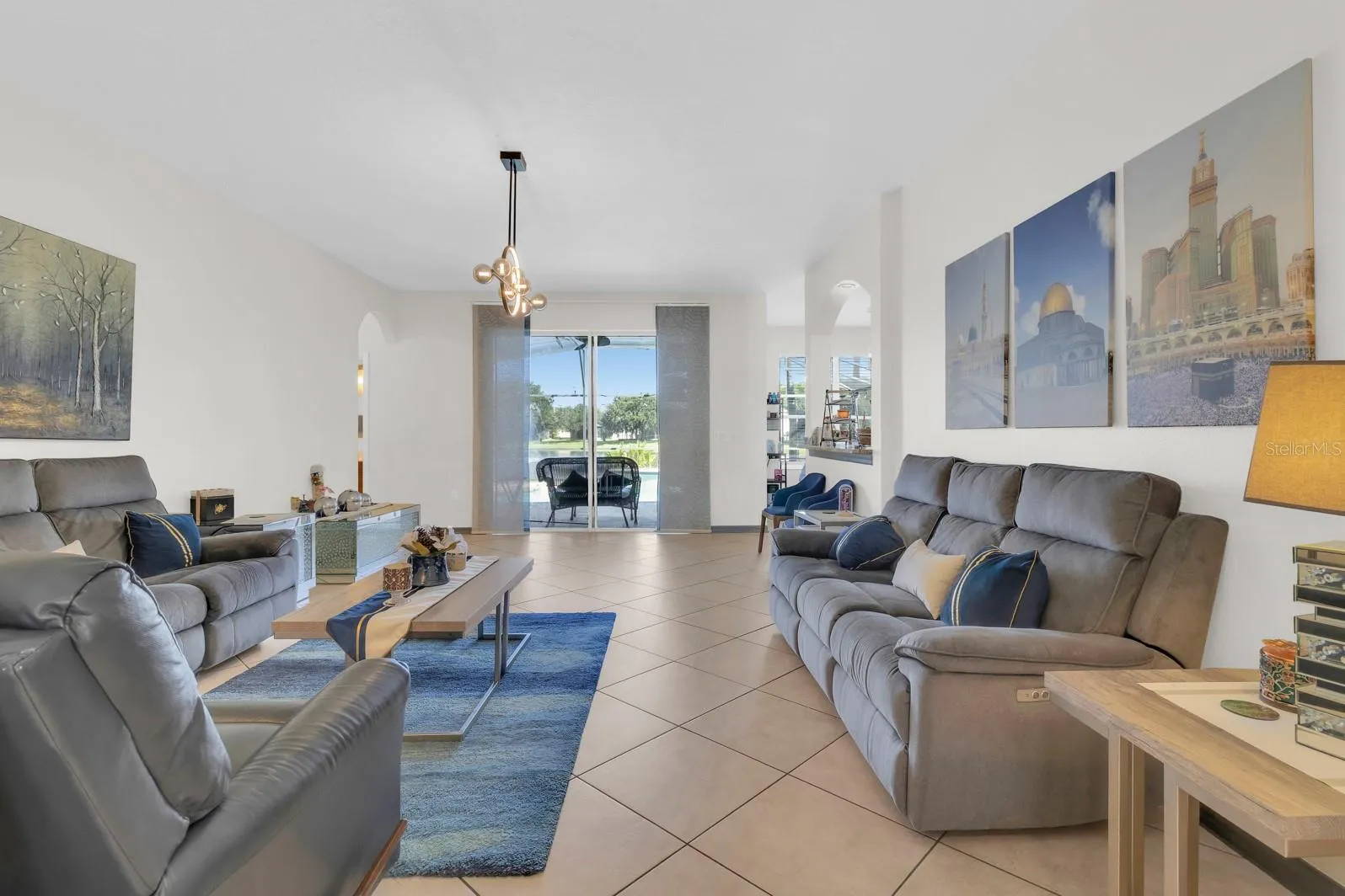 Living/family Room