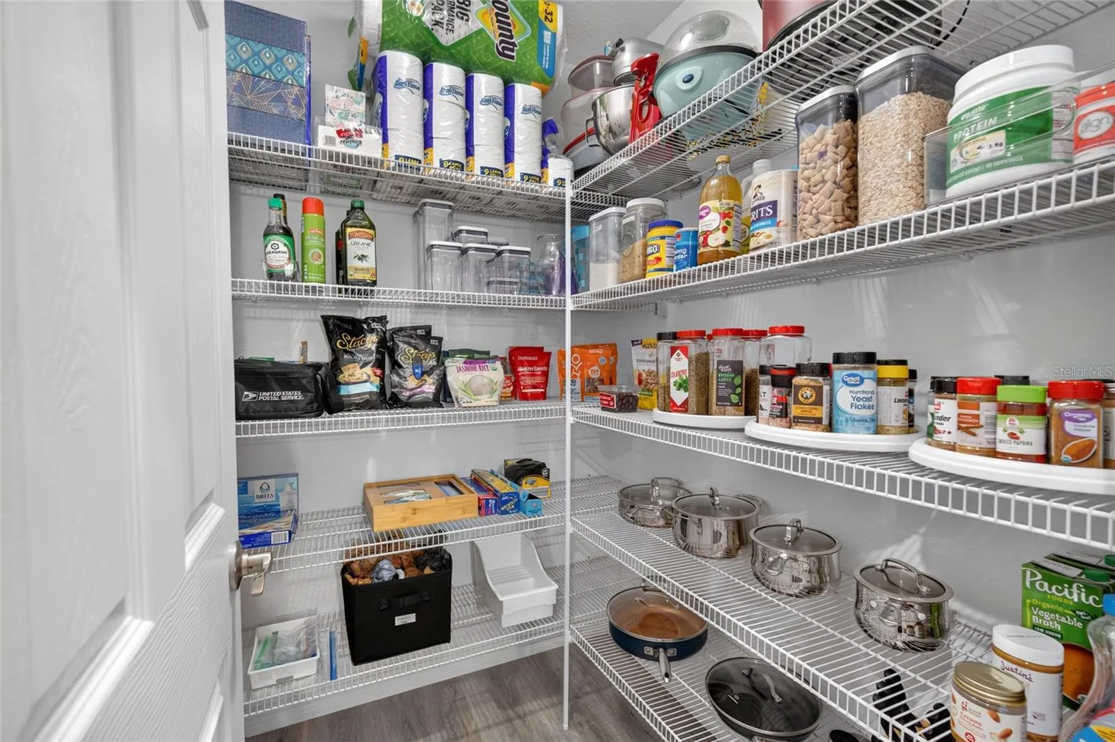 Walk-in Kitchen Pantry