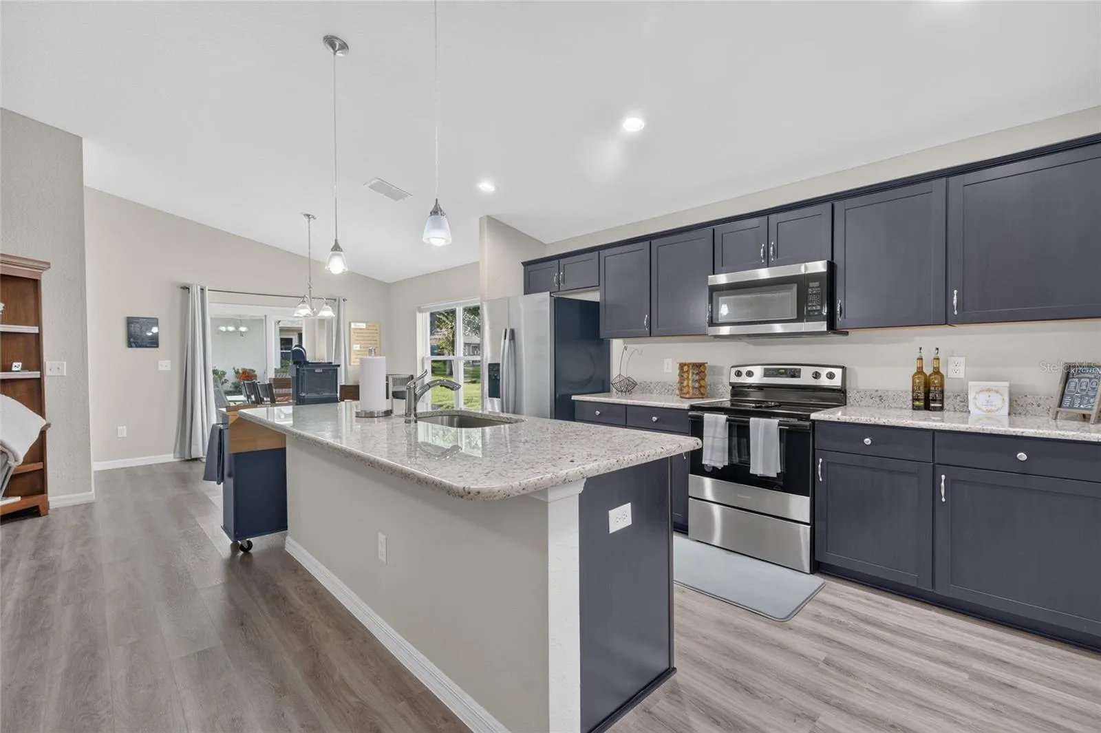 Kitchen w Stainless Steel Appliances