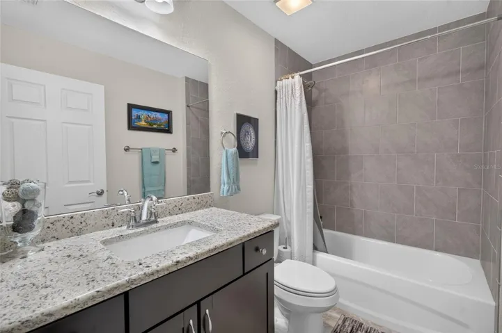 Guest Bath w Tub &amp; Shower
