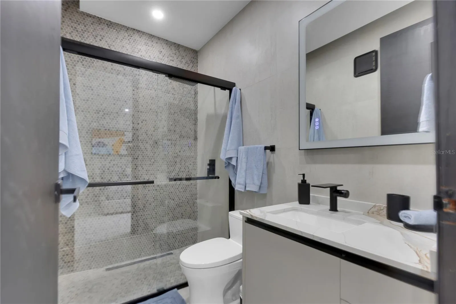 Full Bathroom in Bedroom #02