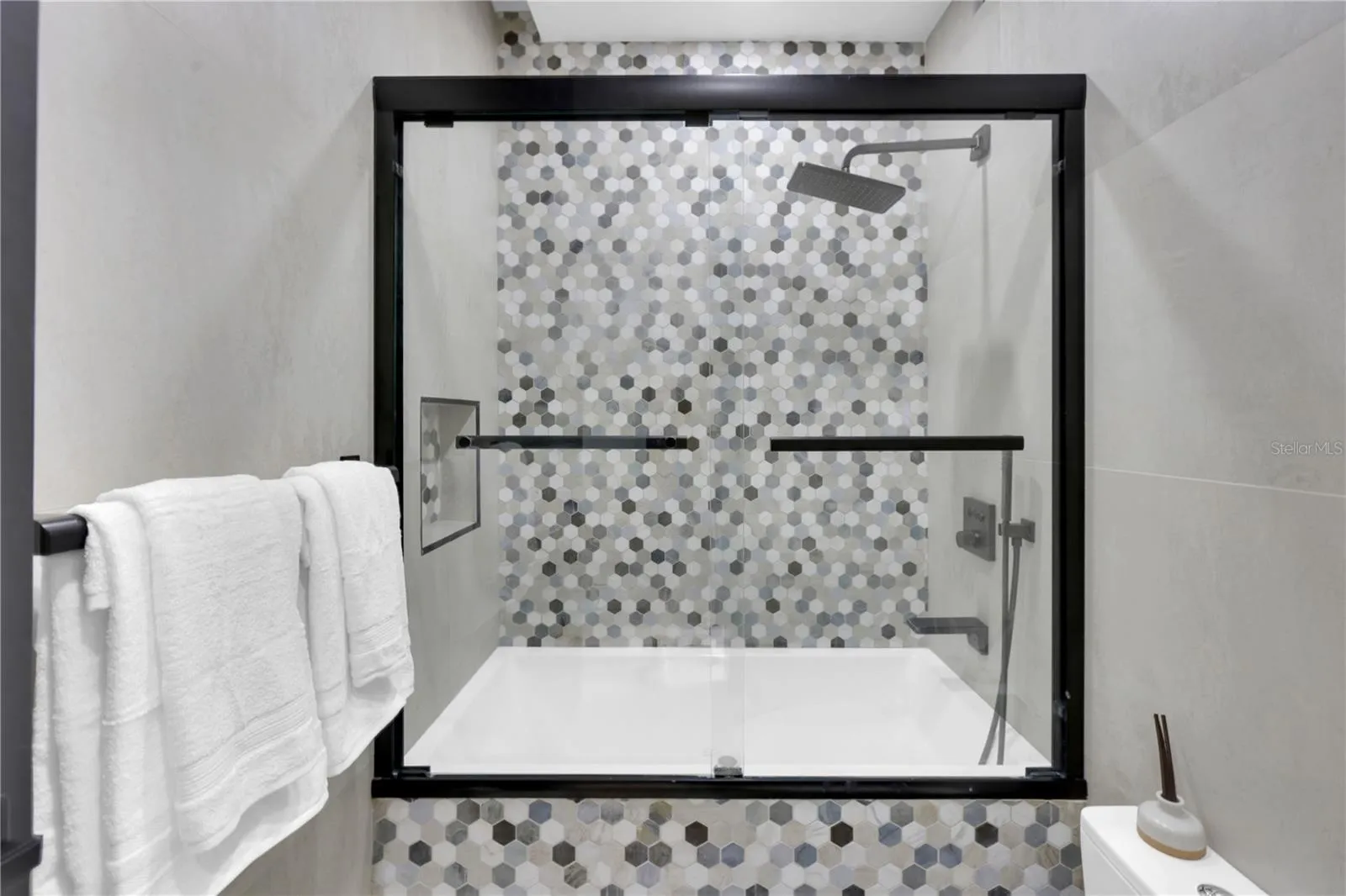 Full Bathroom in Bedroom #03