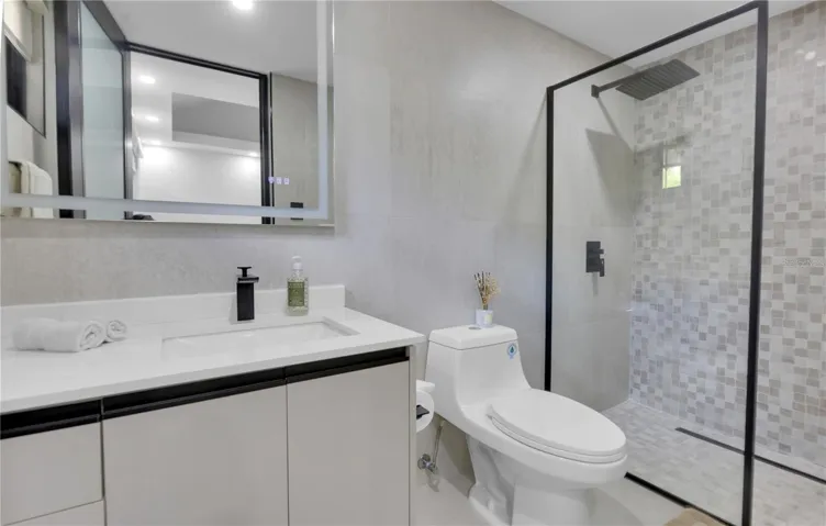 Full Bathroom in Bedroom #01