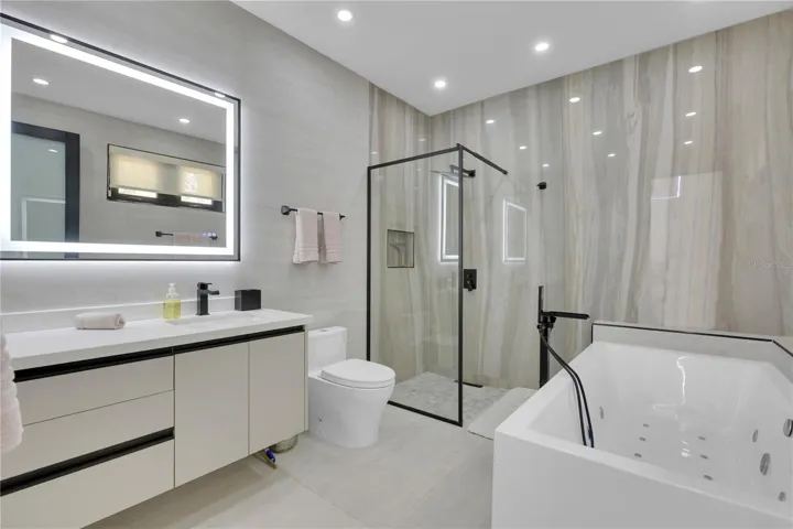 Guest Suite Full Bathroom