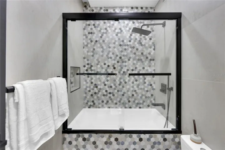 Full Bathroom in Bedroom #03