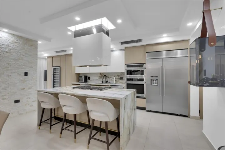 Ample kitchen, very convenient open layout