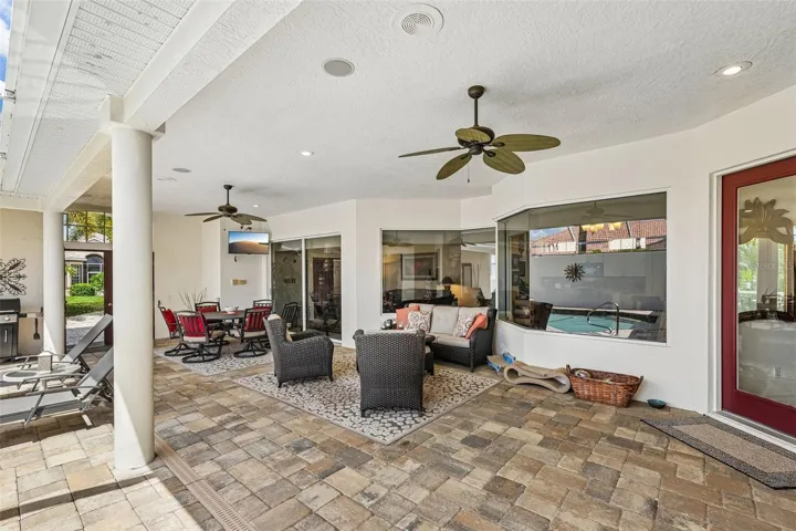 Large Lanai area for entertaining