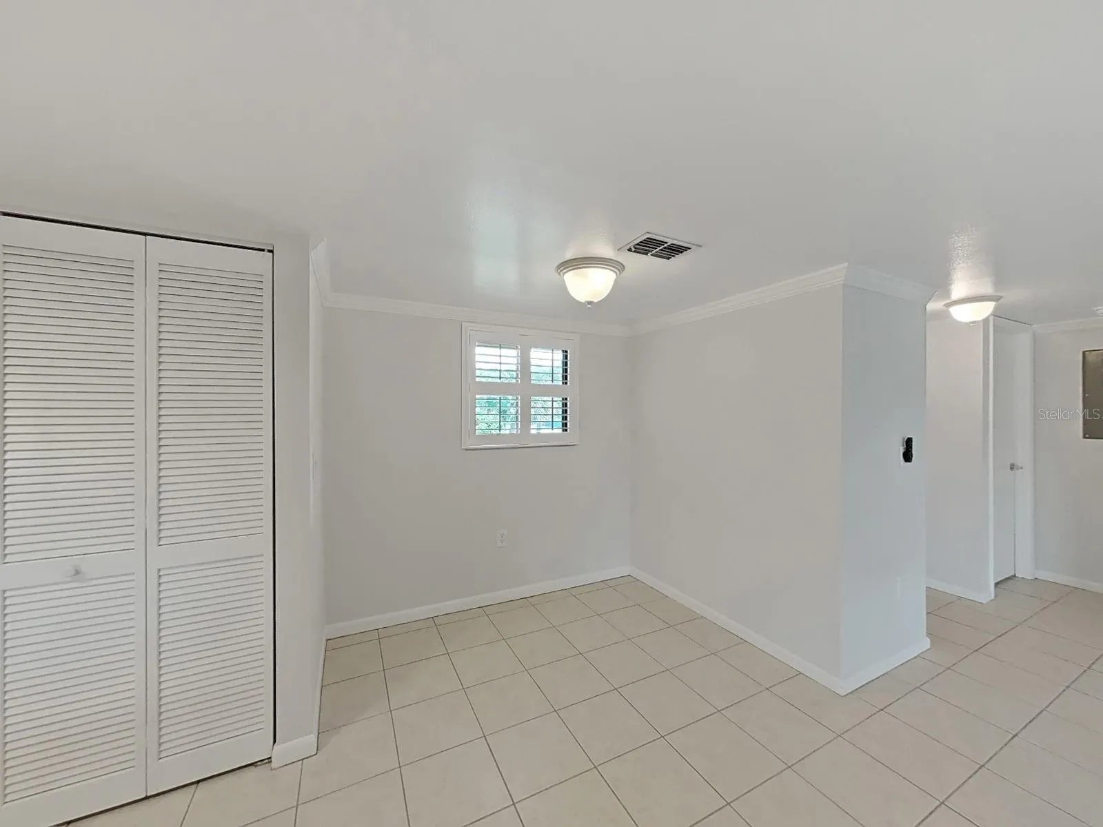 FLEX SPACE FOR CAFE DINING OR HOME OFFICE