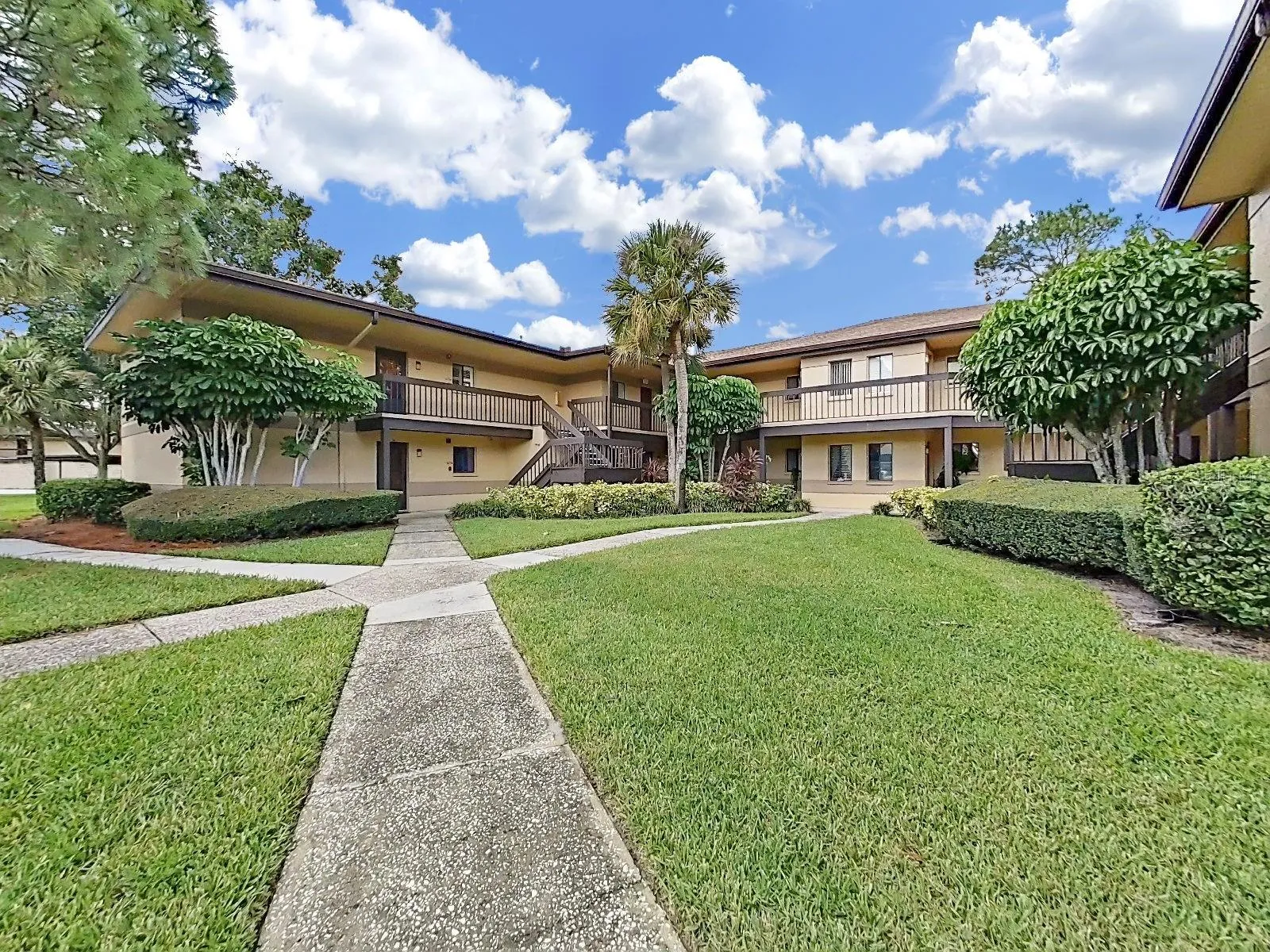 WELL MAINTAINED COMMUNITY WITH GREAT CURB APPEAL