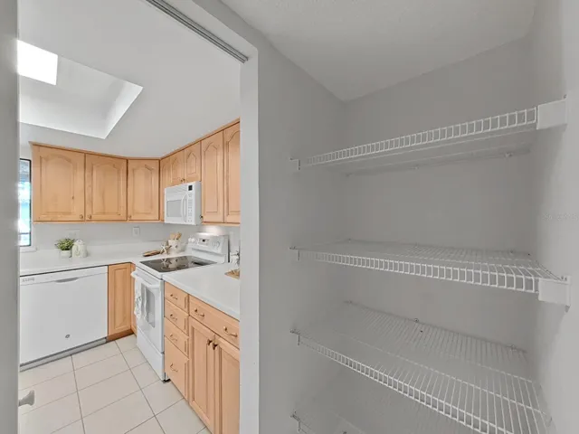 KITCHEN WALK-IN PANTRY