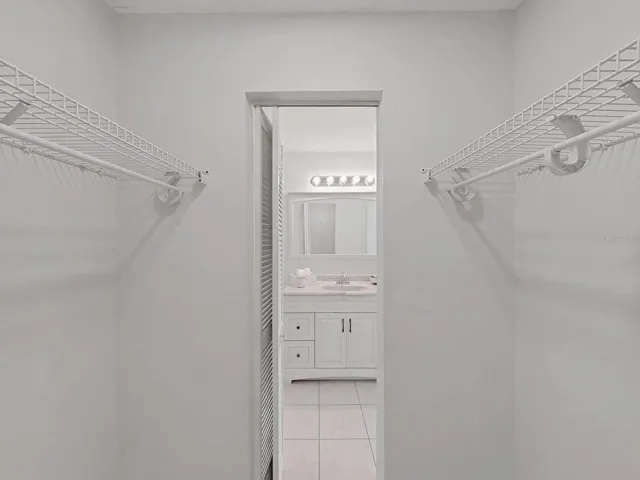 LARGE BEDROOM WALK-IN CLOSET