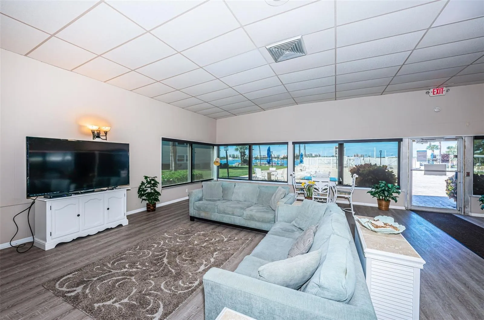 Clubhouse party room