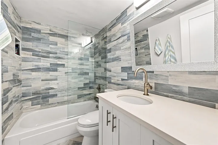 Beautiful guest bathroom with a shower tub combo