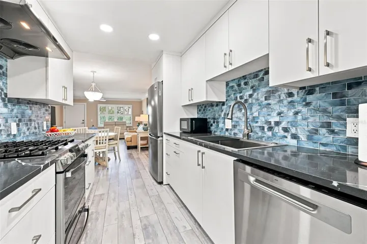 Beautifully upgraded kitchen with custom cabinets, and a GAS stove!