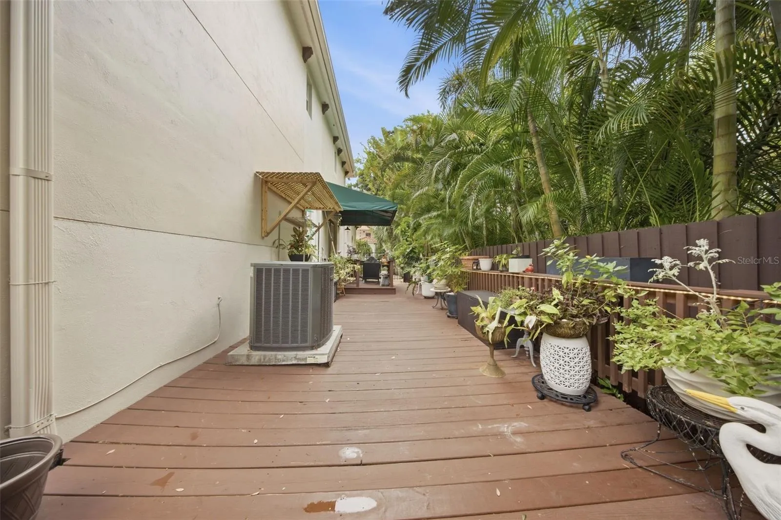 Side Deck Photo #2