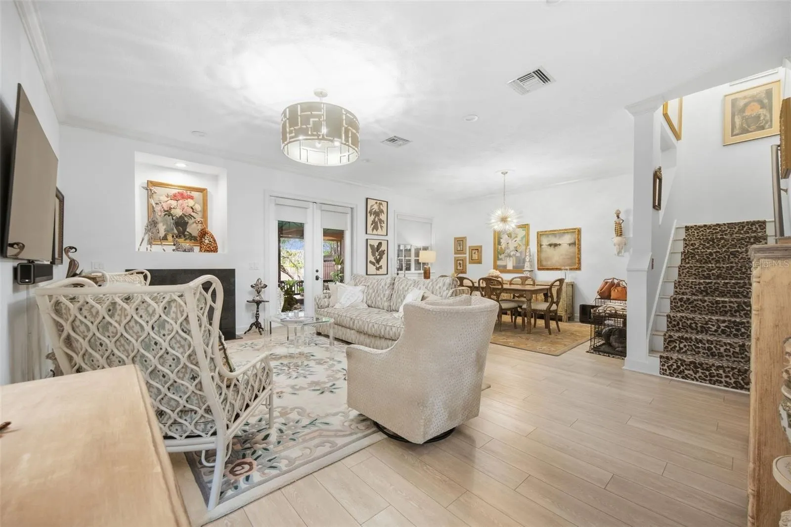 Livingroom Photo #4