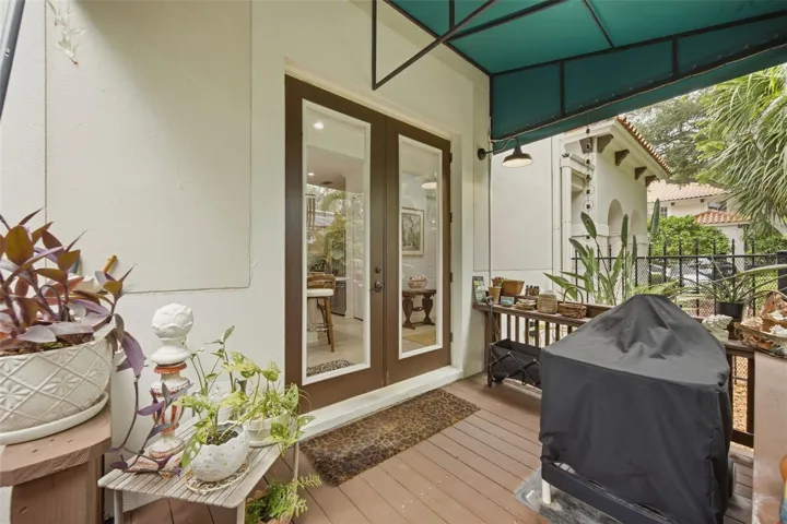 Side Deck leading from Kitchen Photo #2