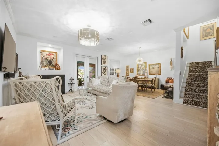 Livingroom Photo #4