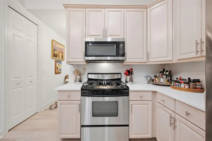 Kitchen Photo #5