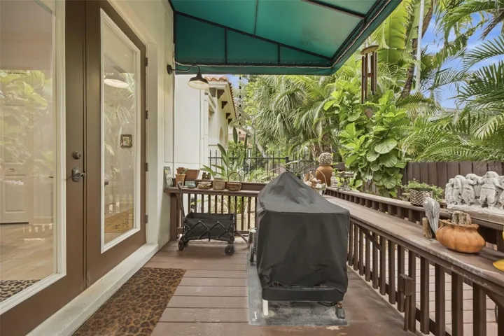 Side deck from Kitchen