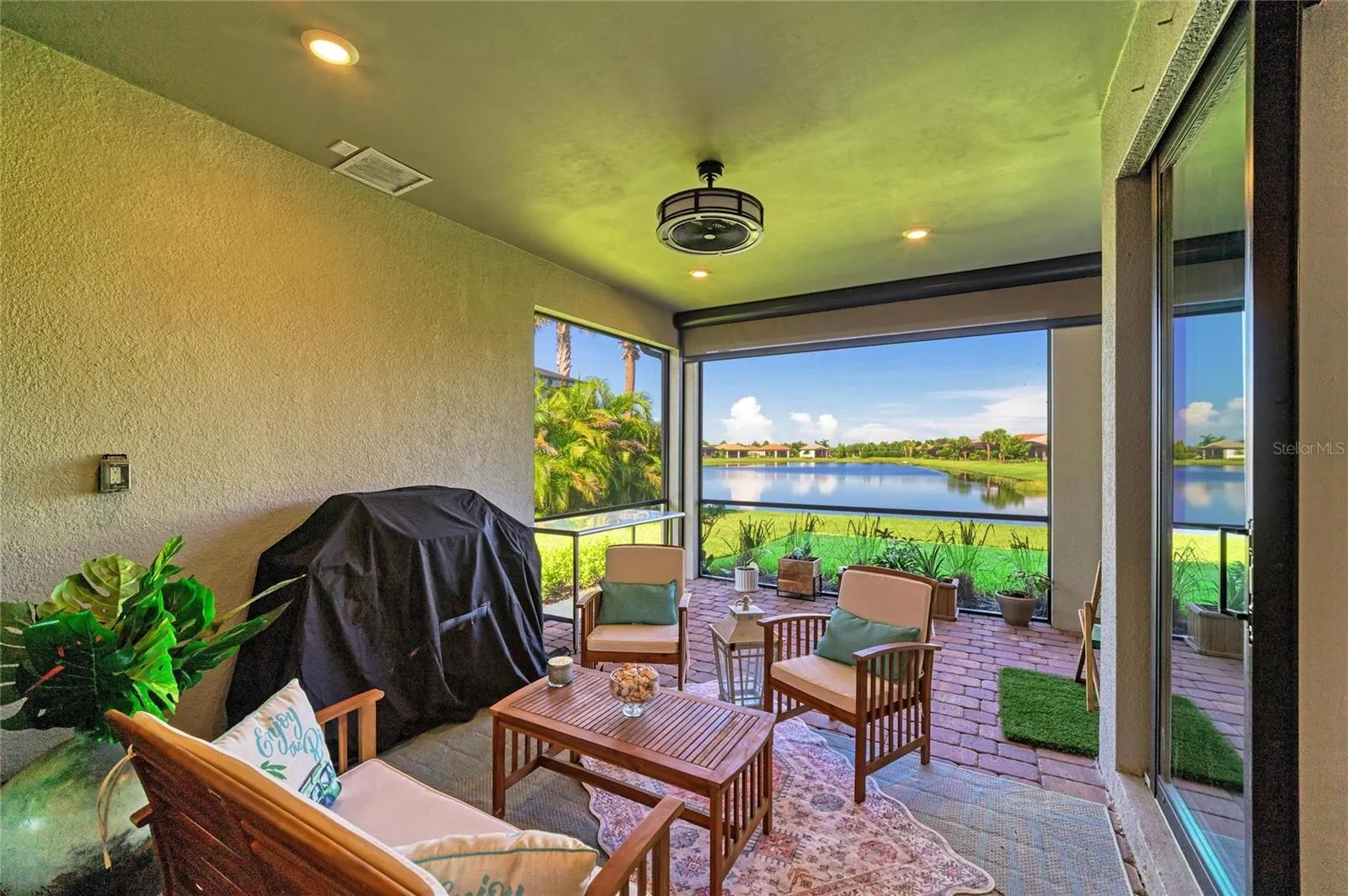 Back screened covered lanai