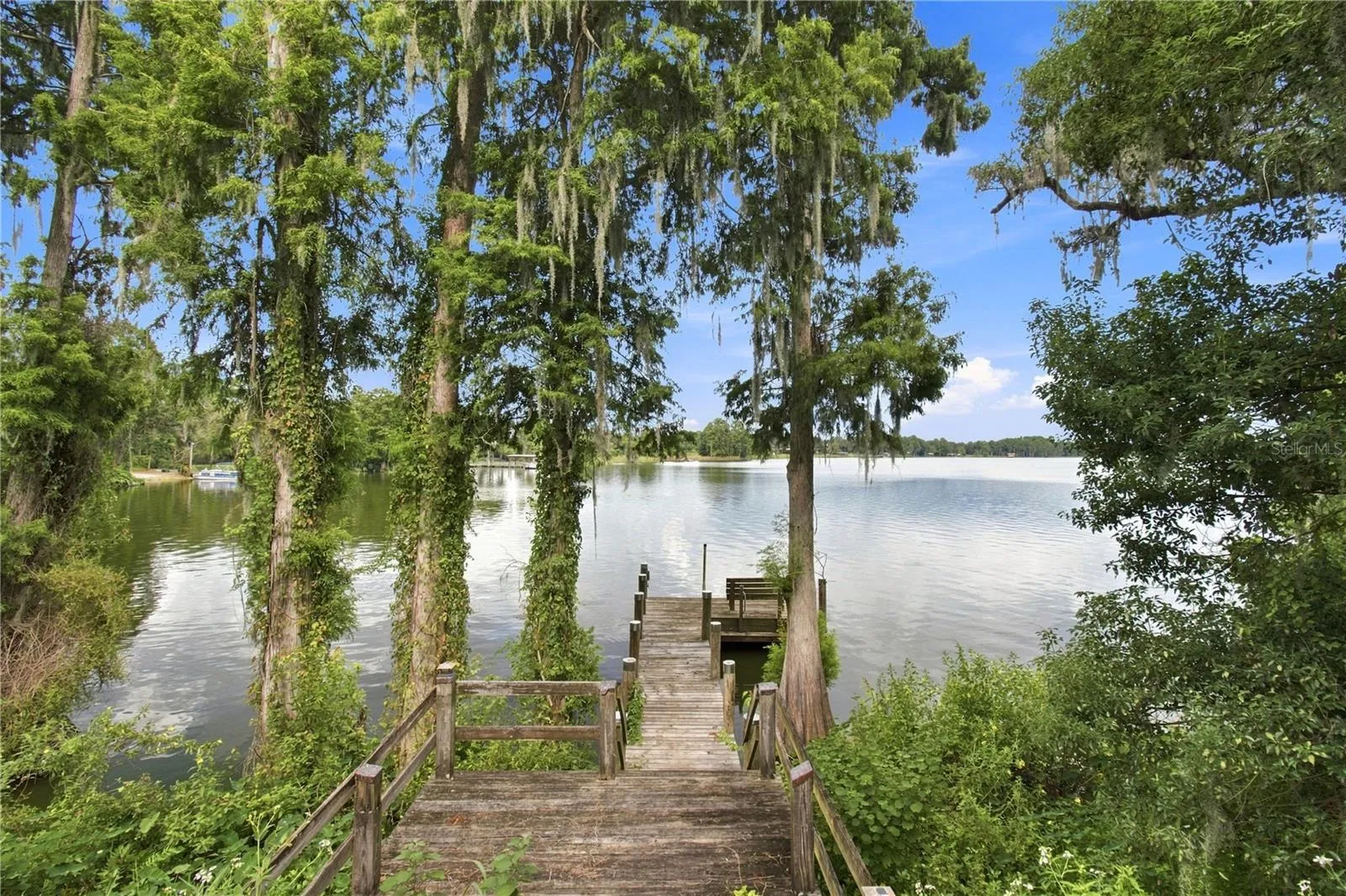The community dock on Lake Thonotsassa. No boat ramp. Currently the dock is in need of repair.