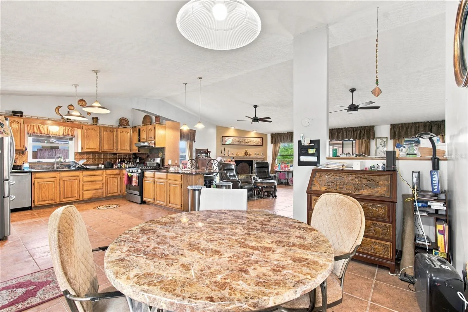 Dining to Kitchen