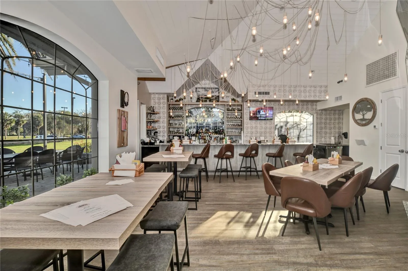 New indoor bar at the restaurant in OAk Run