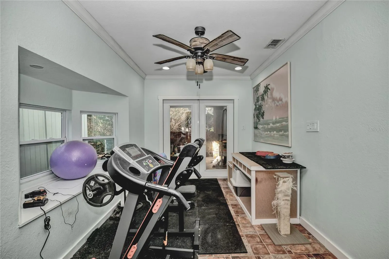 Large lanai room