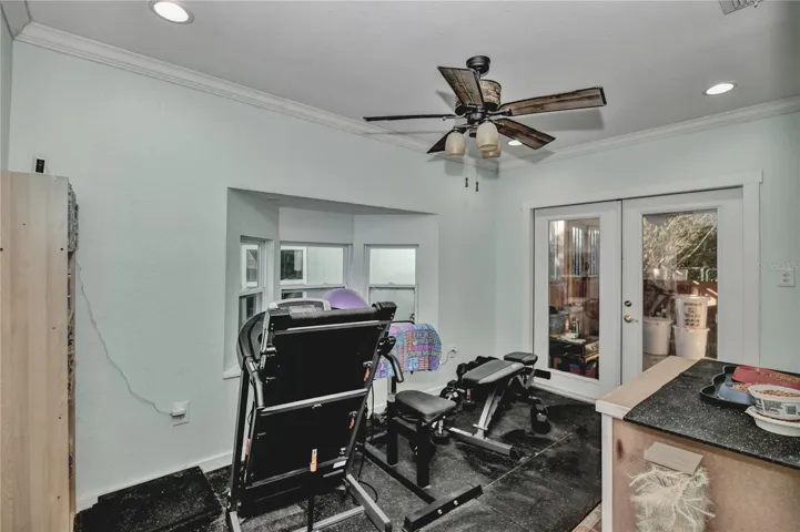 Lania room frnch door, bayview windows, ceiling fan