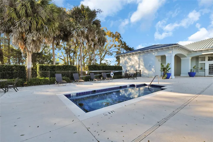 PAlm Grove Amenities hot tub
