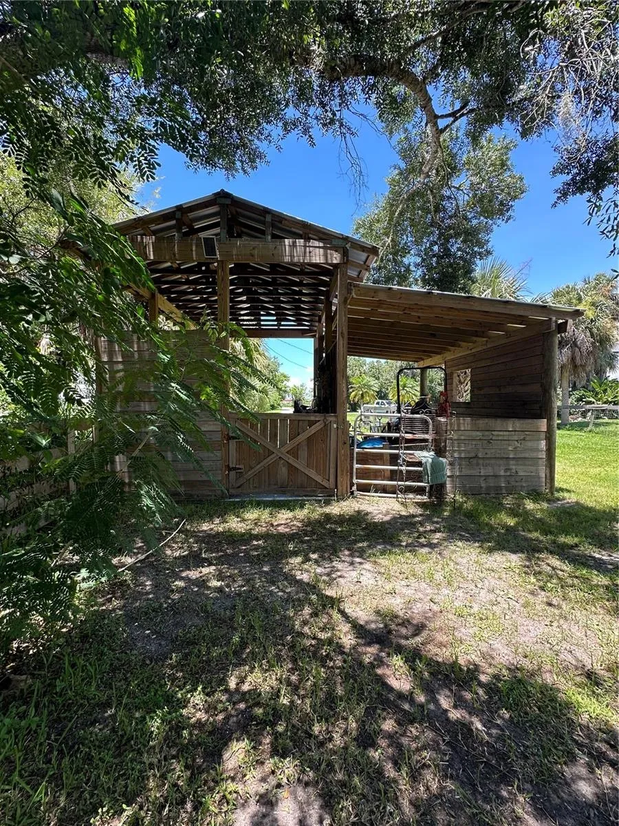 2021 Custom Barn/Paddock