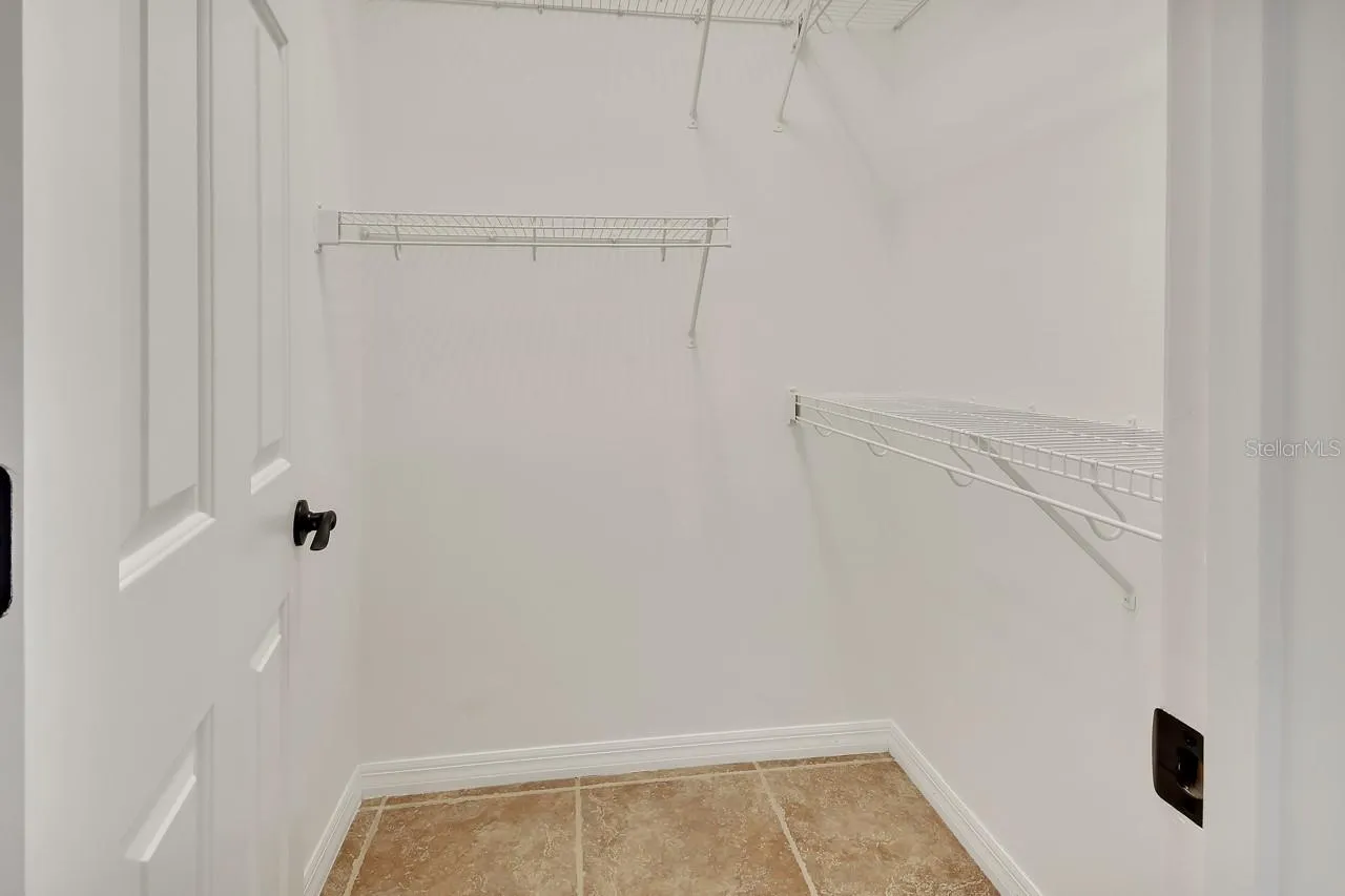 Walk in closet 2
