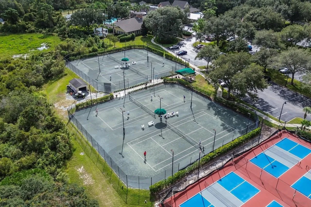 Tennis &amp; pickleball courts
