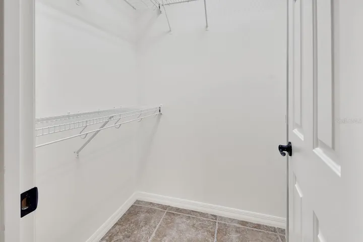 Walk in closet 1