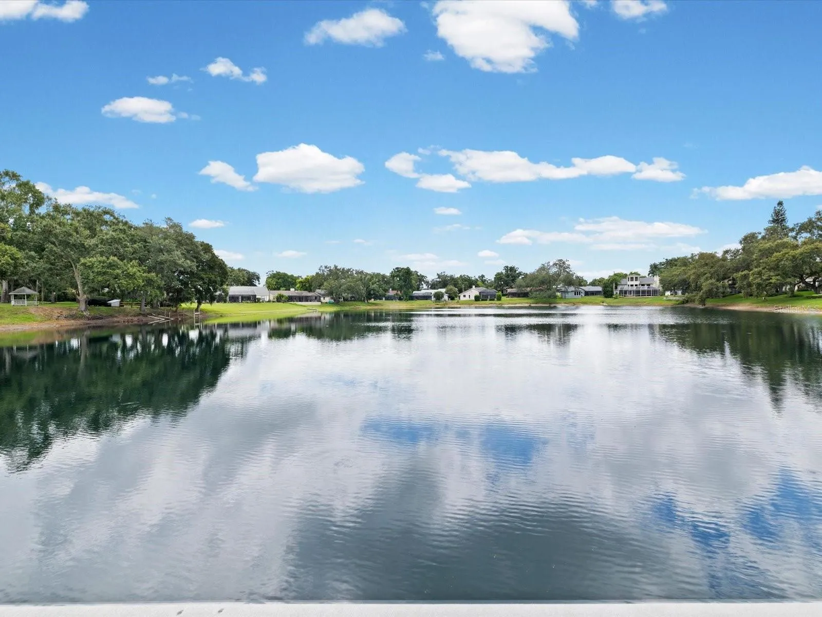 lake valencia park
