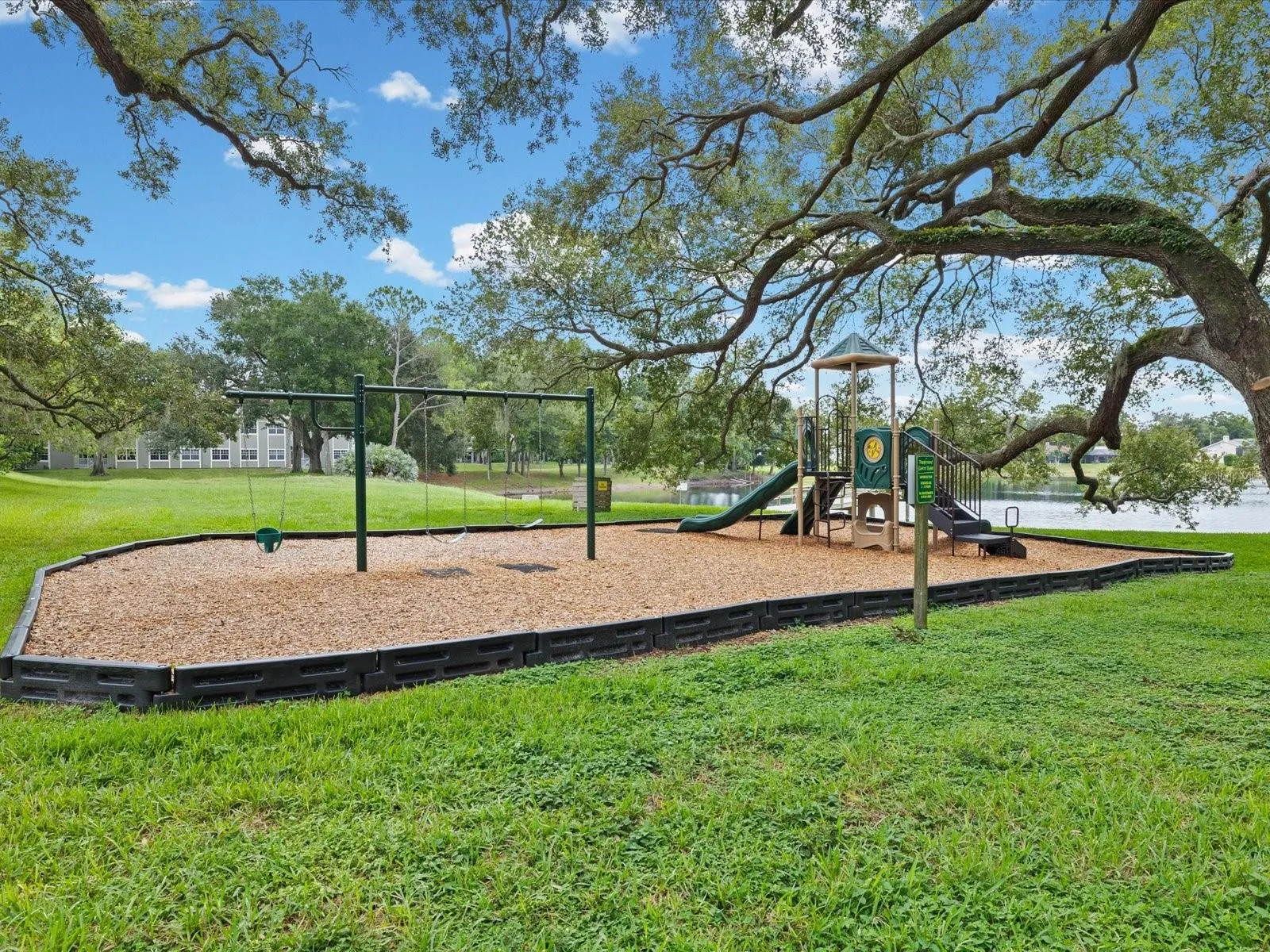 lake valencia park