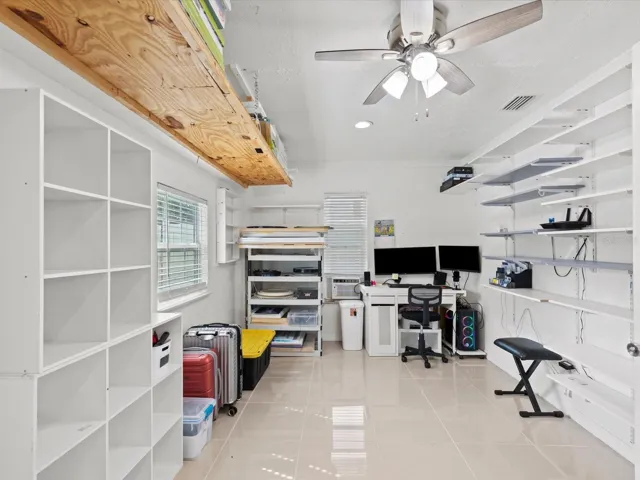 in law suite living space