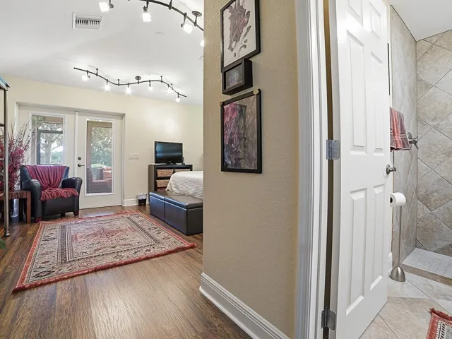 ENTRYWAY TO A PRIVATE BEDROOM/BATHROOM SUITE