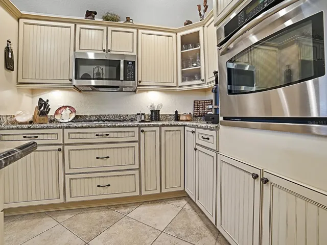 UNDER CABINET LIGHTING