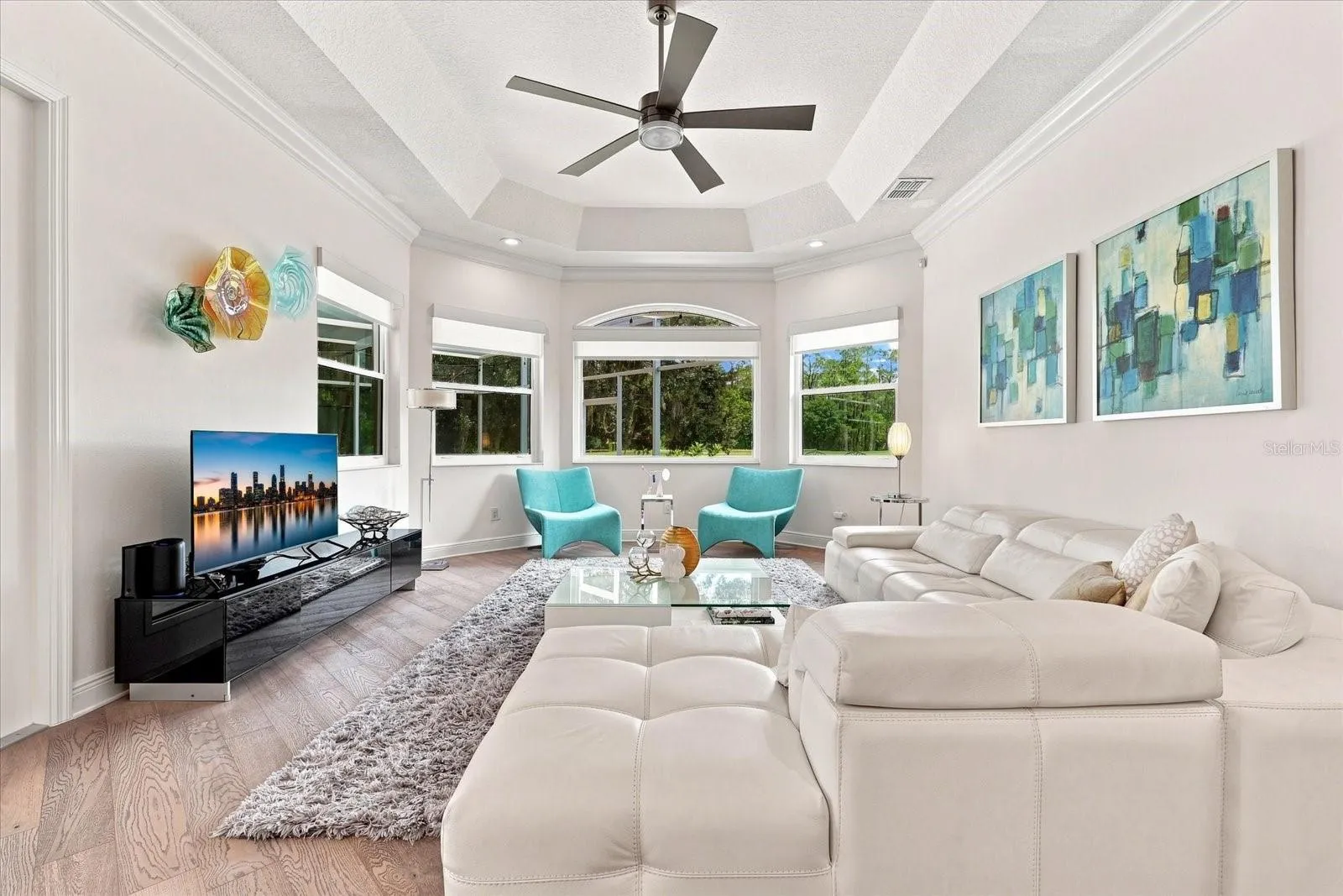 Spacious Family Room