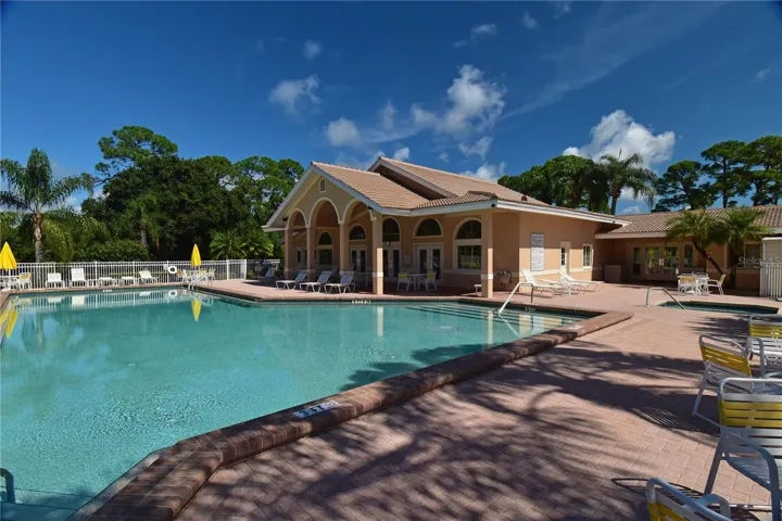 Huge heated pool and Spa