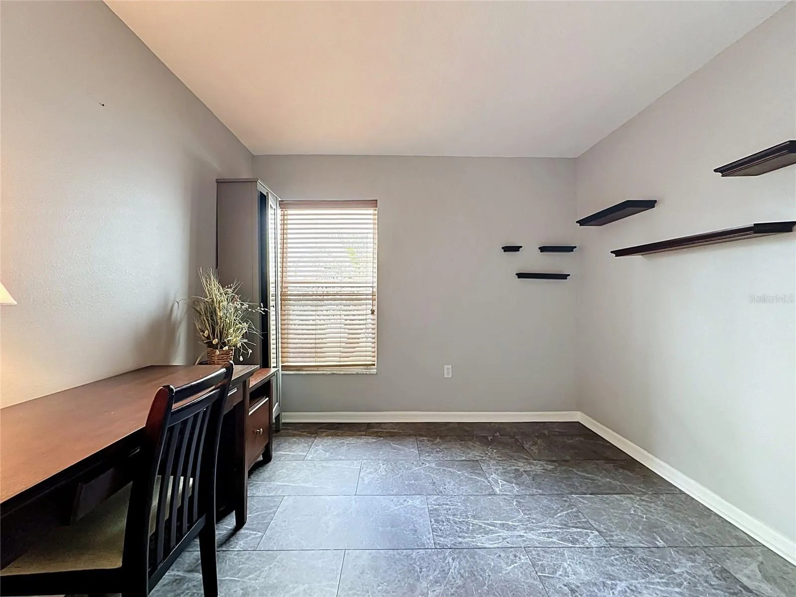 Bedroom 2/Office