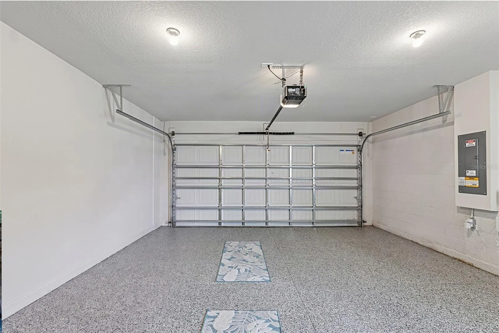 garage w/ epoxy flooring