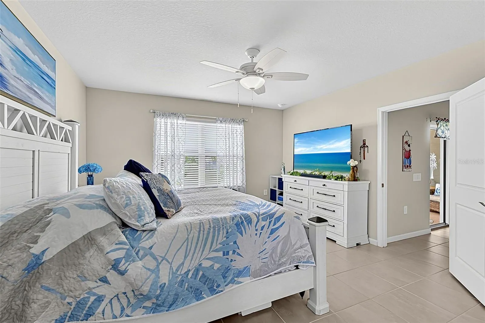 secondary bedroom