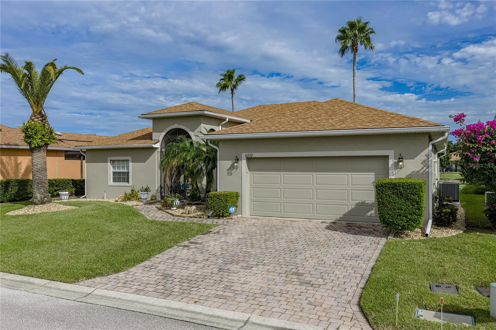 This Tahiti floor plan home has 3 bedrooms, 2 bathrooms, and an expanded lanai on a waterfront lot.