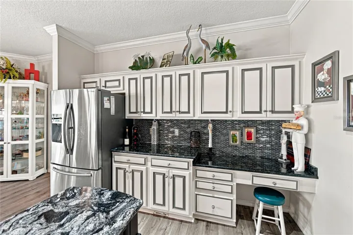 The built-in desk area will be appreciated by the household chef.