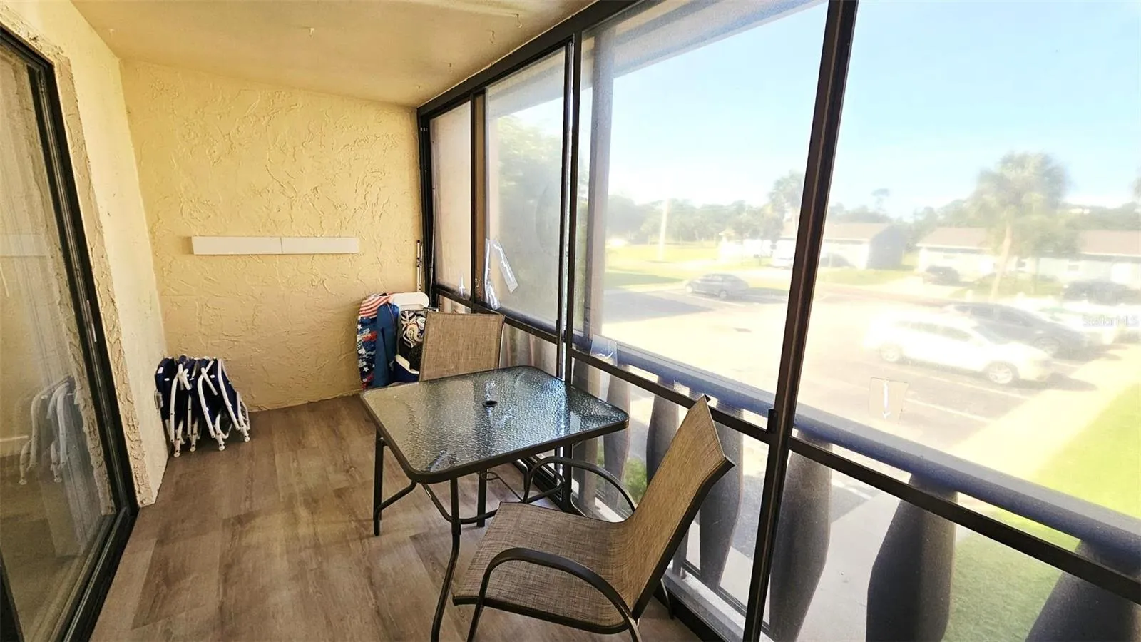 Screened lanai w/vinyl windows