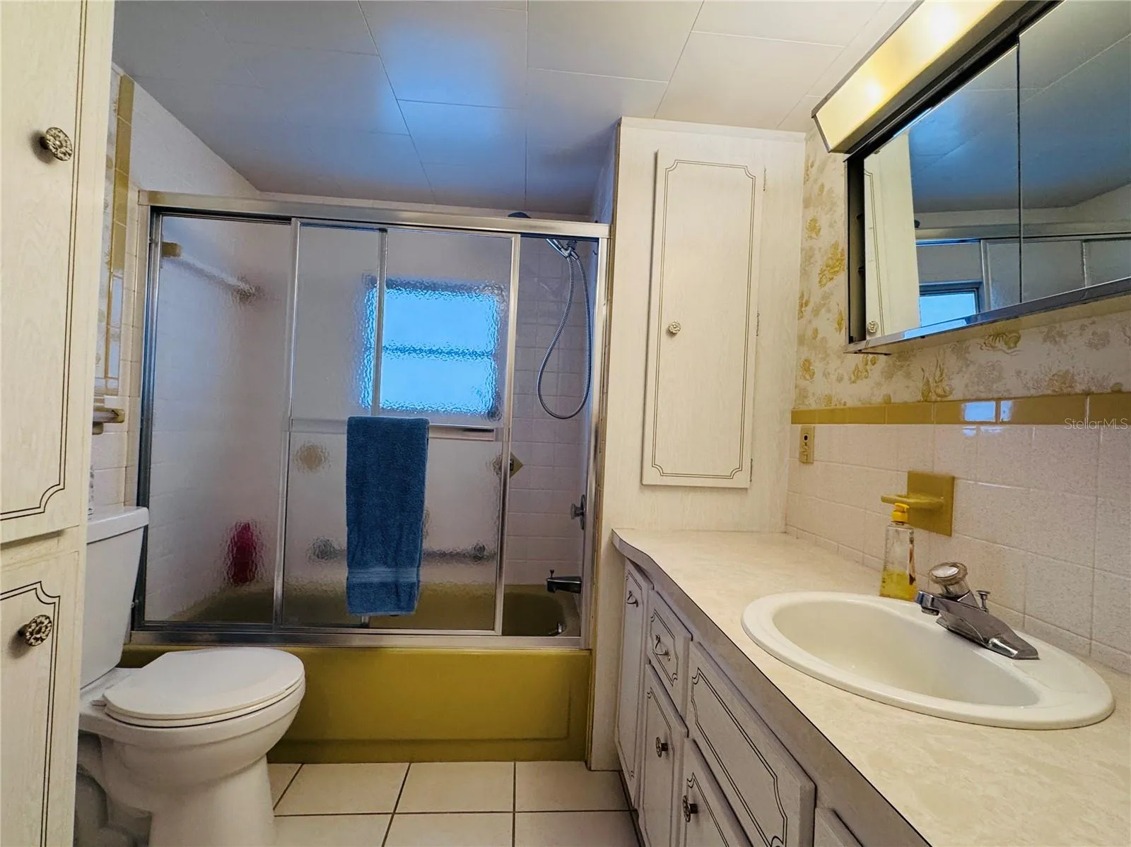 Full bathroom in the hall with tub shower!